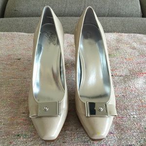 Calvin Klein nude pumps