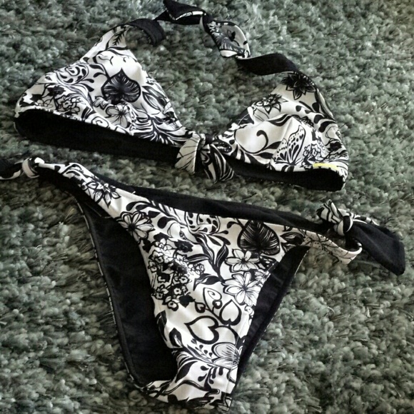 Urban Outfitters Other - 💗5/14 HP💗Salinas 2 in 1 Reversible Halter Bikini