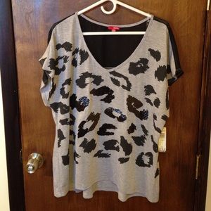 Gray and black leopard short sleeve shirt