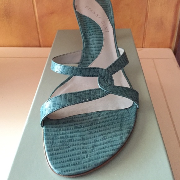 Gianni Bini sandals