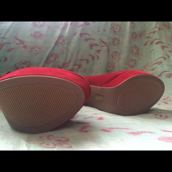 SHOES - Picture 2 of 3