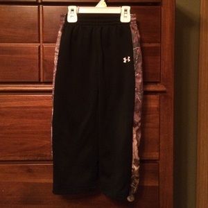 Toddler boys Under Armour sweat pants great shape.