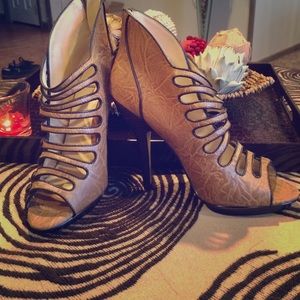 💟💟 Bakers Tan & Brown Bootie.💟💟