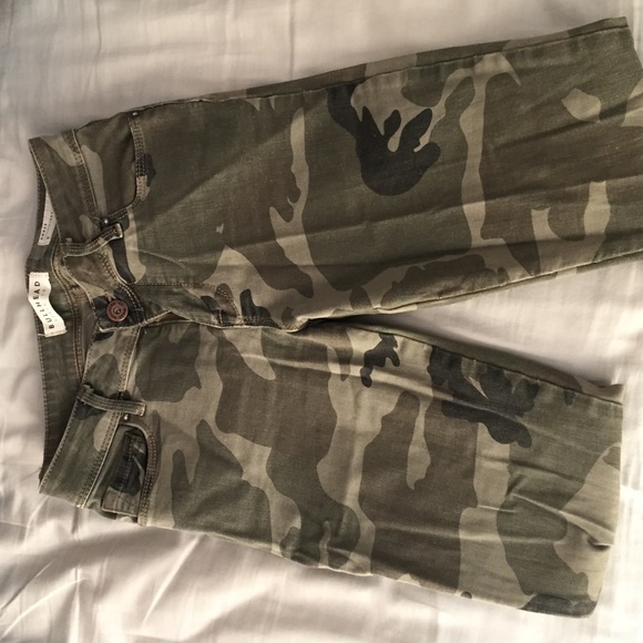 Bullhead co. Camo ankle skinniest Jean size 3