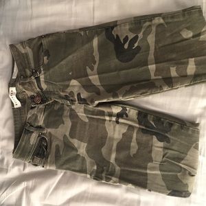 Bullhead co. Camo ankle skinniest Jean size 3