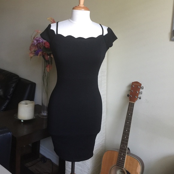 Dresses & Skirts - 💕🍎Sassy&Classy Black Dress💕🍎