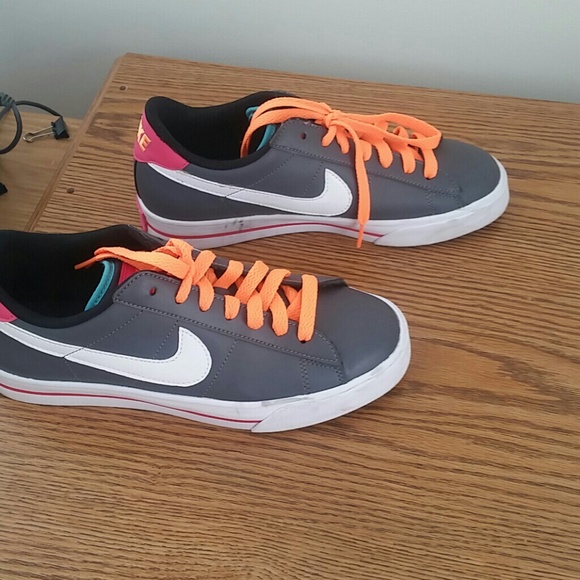 Nike tennis shoes
