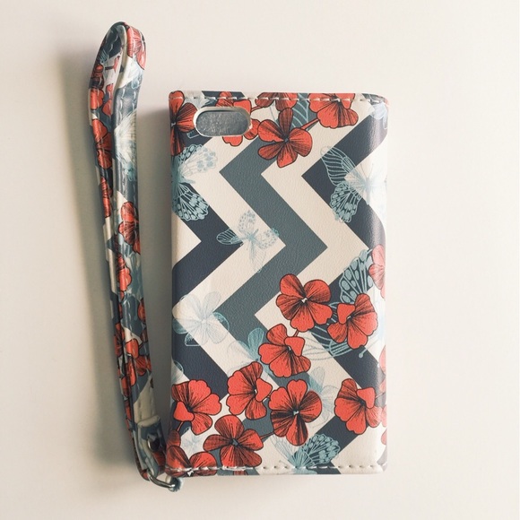 Chevron & Floral Print iPhone 5 Wallet Wristlet - Picture 2 of 3