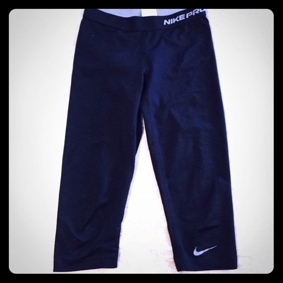 Black nike pro capris