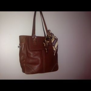 Coach brown leather shoulder bag.