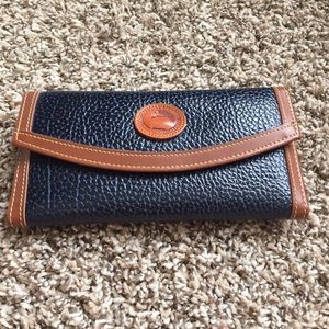 Dooney & Bourke wallet