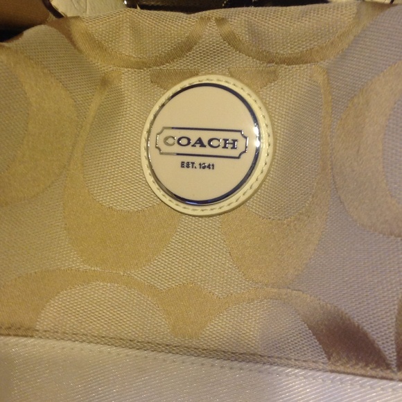 💥SOLD ON ANOTHER SITE💥 Coach Bag (medium/large) - Picture 2 of 4