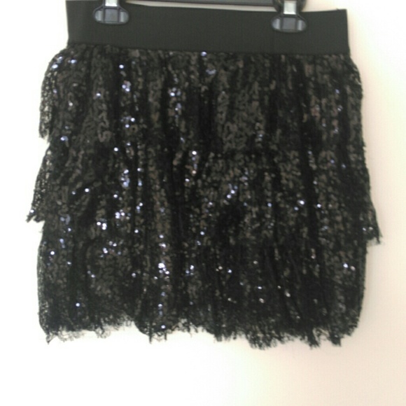 Sequened black skirt