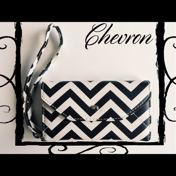 Black & White Chevron iPhone 5 Trifold Wristlet