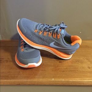 grey Nike lunar glide 4