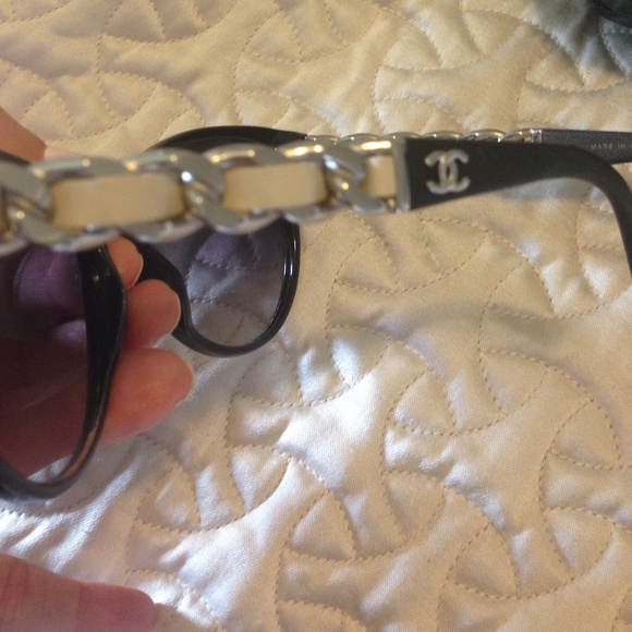 🎉Chanel sunglasses. Silver accents - Picture 2 of 3