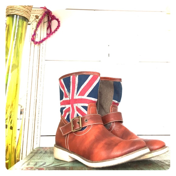 🇬🇧boots🇬🇧 size 7.5 fits 7
