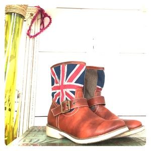 🇬🇧boots🇬🇧 size 7.5 fits 7