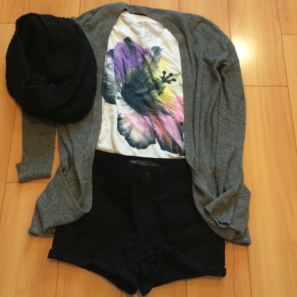 Flower v-neck tee shirt