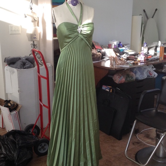 Betsy & Adam Dresses & Skirts - Prom dress green