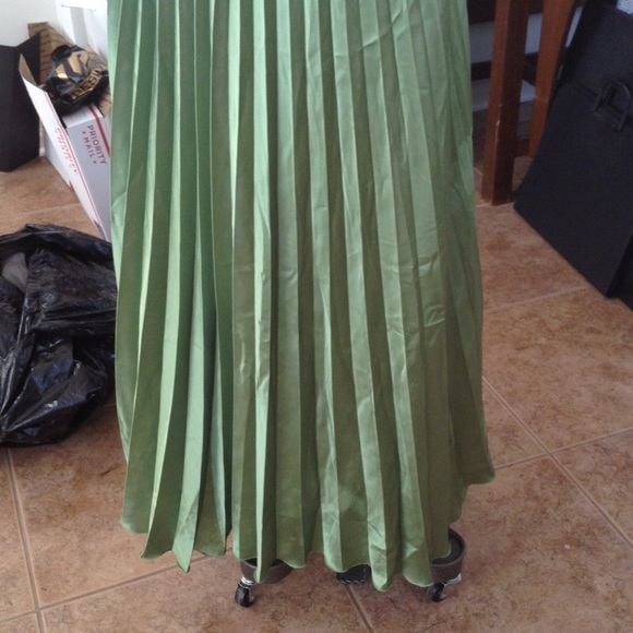 Prom dress green - Picture 2 of 3