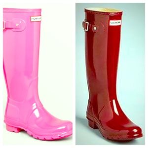 ISO Lipstick or Burgundy size 8 Hunter boots