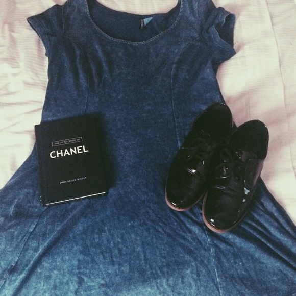 blue h&m acid wash dress