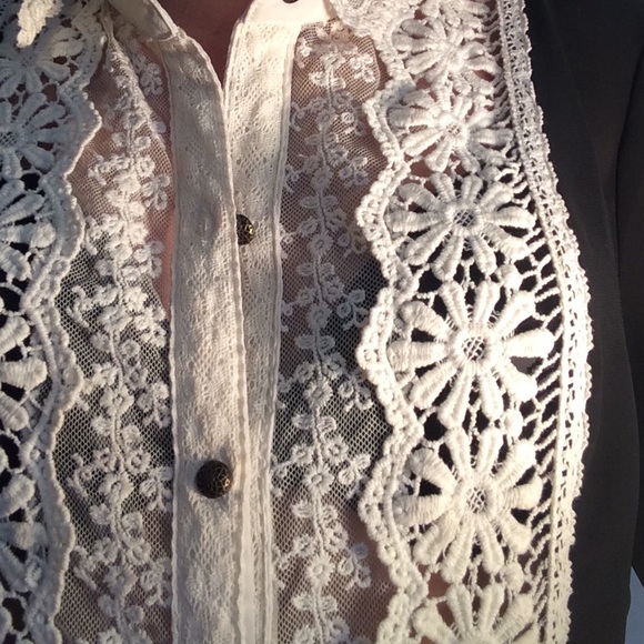 Button up blouse - Picture 3 of 3