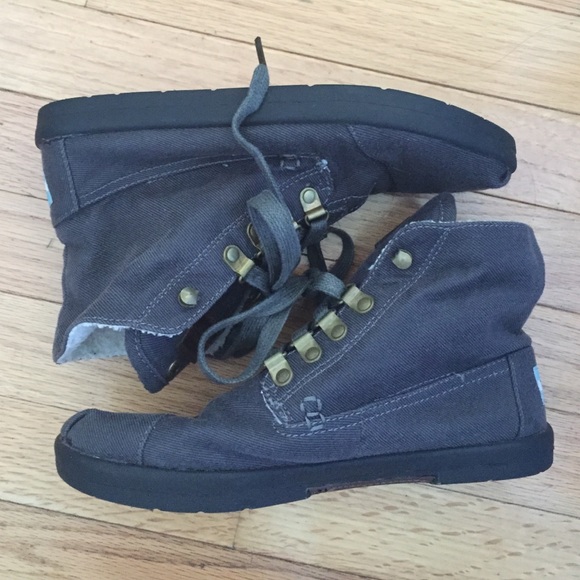 TOMS Shoes - TOMS lace up shoes