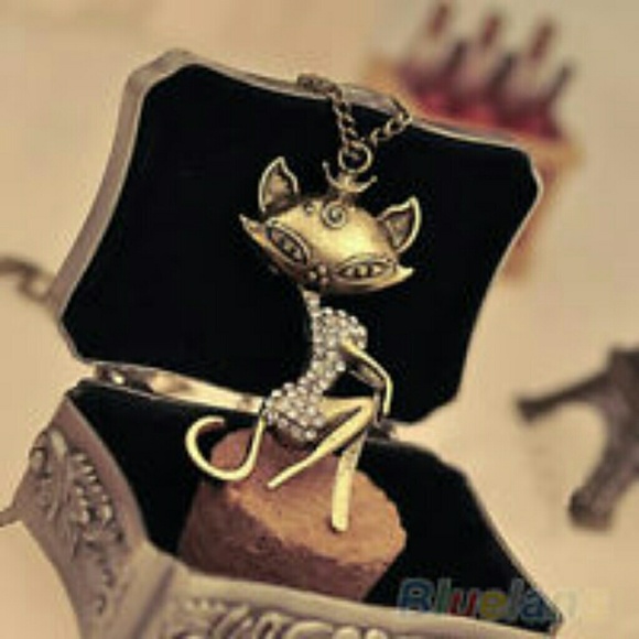 SEXY KITTY PENDENT ON CHAIN