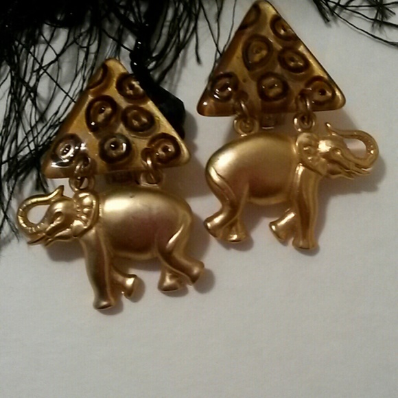 🎉FINAL DROP🎉 Vintage Metallic Elephant Earrings - Picture 2 of 4