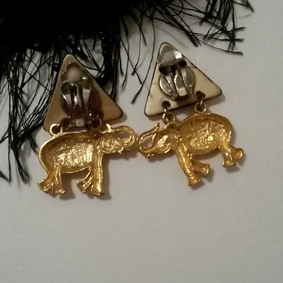 🎉FINAL DROP🎉 Vintage Metallic Elephant Earrings - Picture 3 of 4