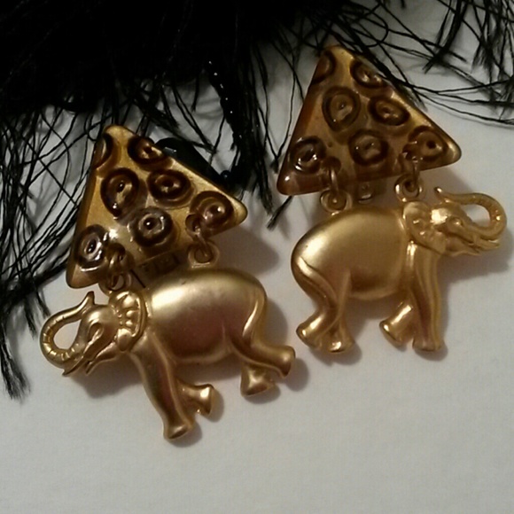 🎉FINAL DROP🎉 Vintage Metallic Elephant Earrings - Picture 4 of 4