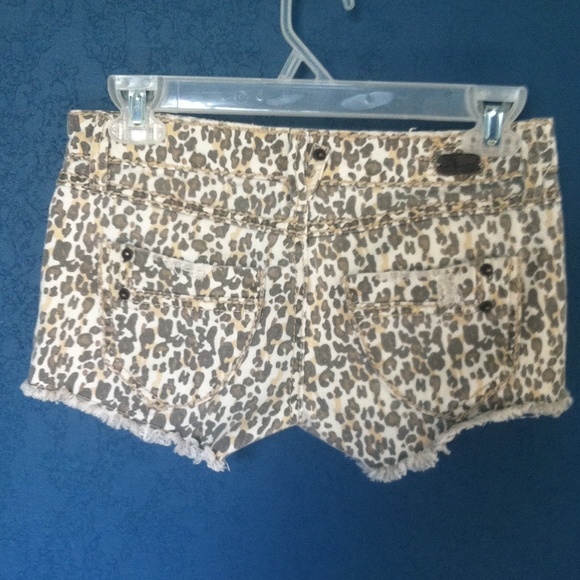 Cheetah denim shorts - Picture 2 of 4