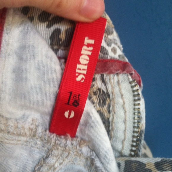 Cheetah denim shorts - Picture 4 of 4