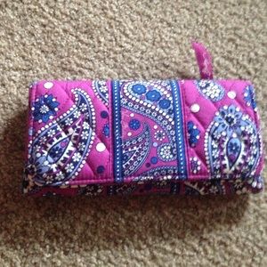 Vera Bradley clutch/wallet BRAND NEW NEVER USED