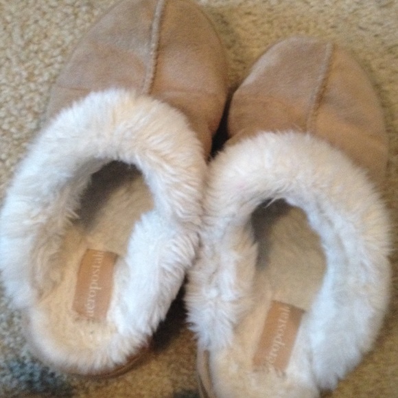 Aeropostale cozy slippers