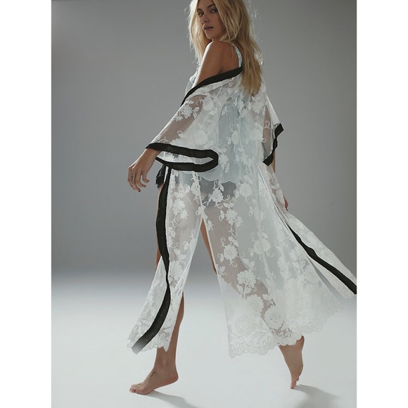 Free People Outerwear - 🌟HOST PICK!🌟 NEW W/O TAGS! Boudoir Lace Kimono