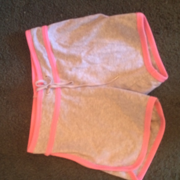 Shorts - Picture 3 of 3