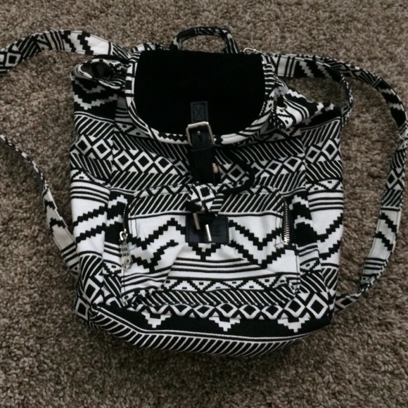 🚨on hold🚨and white mini Victoria Secret book bag