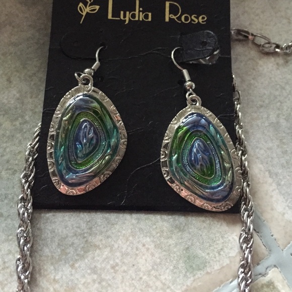 Lydia Rose Necklace and Earrings - Picture 3 of 3