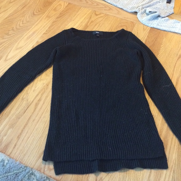 black sweater - Picture 1 of 1