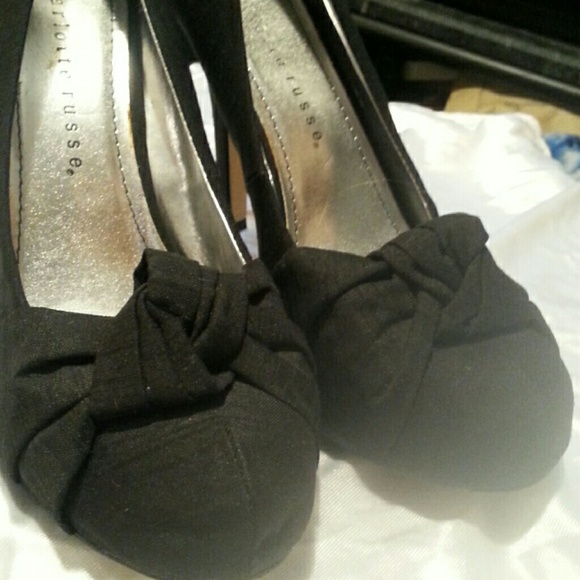 SHOES - Picture 2 of 2