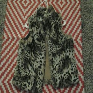 Leooard faux fur vest