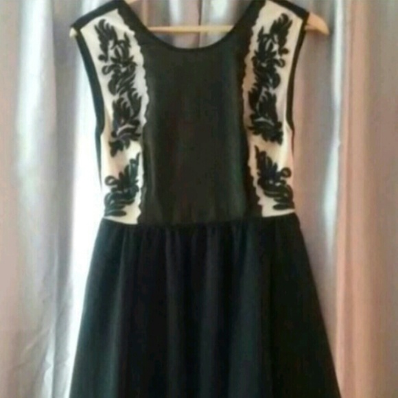 HP Open back dress - Picture 3 of 5