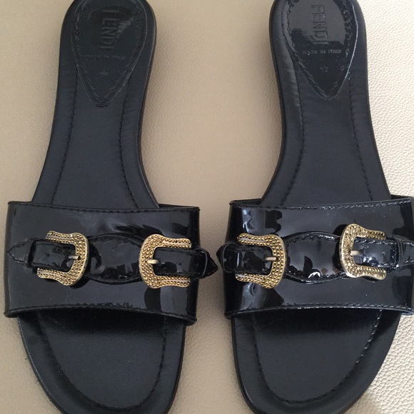📌SOLD📌 FENDI SANDAL - Picture 2 of 4