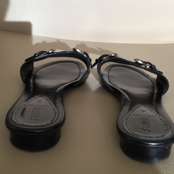 📌SOLD📌 FENDI SANDAL - Picture 3 of 4