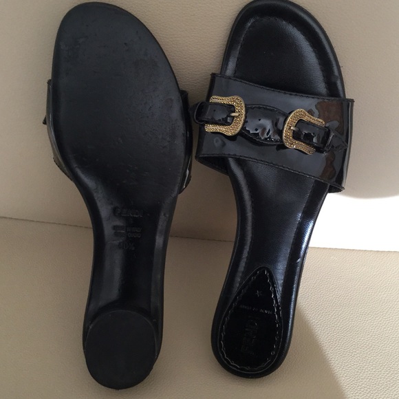 📌SOLD📌 FENDI SANDAL - Picture 4 of 4