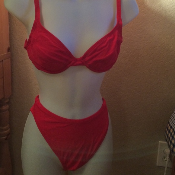 Bikini - Picture 1 of 1