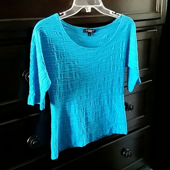 Karen Kane summer blue top